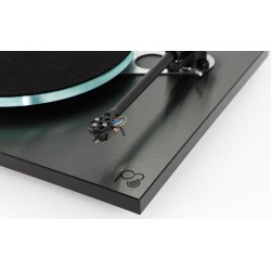 Dettaglio plinto in alluminio spazzolato e braccio RB330 Rega Planar 3 RS