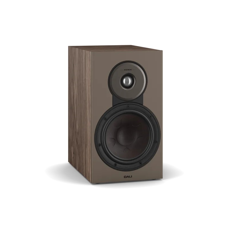 Scopri DALI SONIK 3 su Stereodrom Hi-Fi. Diffusori hi-fi da scaffale con woofer da 7" e tecnologia SMC. Suono potente e profondo