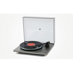 Giradischi Rega Planar 6 RS Edition con coperchio aperto e vinile