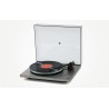 Giradischi Rega Planar 6 RS Edition con coperchio aperto e vinile