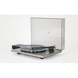Profilo laterale del giradischi high end Rega Planar 6 RS Edition
