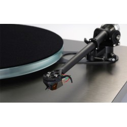 Finitura Premium in alluminio spazzolato e braccio RB880 Rega